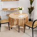 Elegante mantel redondo de encaje beige con motivos florales en comedor de estilo nórdico - 150x150cm / Marrón Naranja