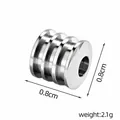 Detailansicht einer 0,8 cm silbernen Edelstahl-Charm-Perle für DIY-Schmuckherstellung - Silberne Parallele Rillenperle (AP34426A0W0)