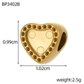 Gros plan d'une perle en acier inoxydable en forme de cœur pour bijoux artisanaux - Forme de Cœur avec Texture Perlee (BP3402B)