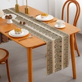 Chemin de table élégant avec motifs paisley noir et or sur table en bois - Style Bord Plat / 35*45cm
