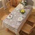 Nappe bohème en dentelle avec broderie florale blanche et élégante bordure à pompons - 140*260cm / Colibri Beige