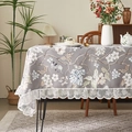 Vintage bloemen tafelkleed in grijspaars met elegante witte kant voor de eetkamertafel - 132x132 / Grijs