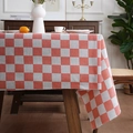 Mantel de cuadros rojos y blancos con bordes de flecos sobre mesa de comedor de madera - 150*100CM / Cuadros Rosa y Blanco
