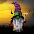 Gnomo de peluche de Halloween con sombrero a rayas moradas, barba gris y escoba decorativa - Estilo Masculino (Barba Larga)