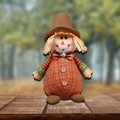 Poupée épouvantail d'automne avec haut-de-forme marron et salopette à carreaux sur bois - Style Homme Avec Chapeau Marron