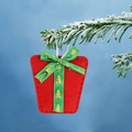 Pendaglio regalo di Natale in feltro rosso con nastro verde e motivo albero d'oro - Scatola Regalo di Natale