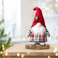 Gnome de Noël en peluche avec chapeau rouge tricoté et houx pour la décoration - Style Homme