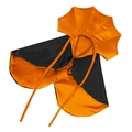 Detailaufnahme von Halloween Haustierkostüm Set mit orange-schwarzem Satinumhang und Hut - Standardgröße / Orange Schwarz