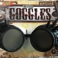 Steampunk γυαλιά σε μαύρο χρώμα με μεταλλικά καρφιά σε διακοσμητική κάρτα - Μαύρο Στυλ με Πριτσίνια