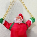 Kerstman parachute decoratie met klassieke rode en groene feestelijke kleuren - 30cm / Rood Wit Veelkleurig