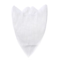 Macro-weergave van een witte neppe kerstmanbaard van synthetische vezel voor cosplay - Wit