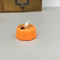 Vela LED de calabaza de Halloween naranja con diseño de araña y telaraña negra - Estilo de Araña