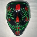 Halloween V-Maske in Schwarz mit rotem Blutspritzer und grüner LED-Drahtbeleuchtung - Grün