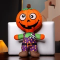 Poupée citrouille d'Halloween en peluche avec haut vert et salopette à têtes de mort - Homme Citrouille / 30cm