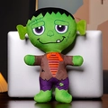 Peluche Frankenstein verte avec broderies et pantalon violet pour déco d'Halloween - Monstre de Frankenstein / 30cm