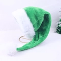 Détail du bonnet d'elfe vert en peluche de 75cm avec bordure en fausse fourrure blanche - 75x32cm / Vert
