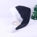 Vue détaillée du bonnet de Noël noir extra long 75cm en peluche avec bordure en fausse fourrure - 75x32cm / Noir
