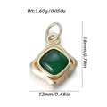 Colgante dorado vintage con piedra verde y medidas detalladas para bisutería DIY - Estilo Cuadrado Verde