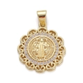 Detailaufnahme des goldfarbenen religiösen Maria-Medaillons mit weißer Muschel und Zirkonia - St. Benedikt Medaille Hohl-Spitzen Stil (12)