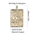 Makroansicht des Kupfer-Gothic-Anhängers mit Totenkopf, Vogel und Rosengravuren - Gothic Totenkopf Rosen Stil (YSN083-02) / Gold