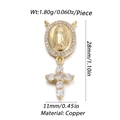 Makro-Detail eines 28mm Goldanhängers mit Jungfrau Maria Symbol und Kreuz-Charm - Jungfrau Maria Kreuz Anhänger (DBN145-12)