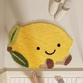 Détail macro d'un tapis de bain doux en forme de citron avec un sourire mignon - 40*60cm / Citron mignon / Polaire Douce pour la Peau