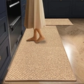Ensemble de deux tapis de cuisine style sisal à texture tissée sur parquet à chevrons - 40*60cm / Tissage Ananas-Camel