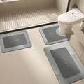 Juego de tres alfombrillas de baño absorbentes con diseño geométrico gris y HOME - 30x40cm / gris oscuro