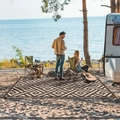 Detail van het geometrische patroon op de waterdichte campingmat aan het meer - 50*80cm (Huidvriendelijk Suéde) / Bruin en Beige Geometrisch