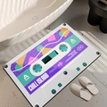 Tappeto da bagno in terra di diatomee stile cassetta retrò con grafica Chill Island - Stile Cassetta 7 (Bianco Geometrico)