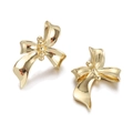 Detailansicht eleganter vergoldeter Ohrstecker in Schleifenform mit poliertem Finish - Goldener Eleganter Dynamischer Stil (YSE009-11) / 18K-Gold