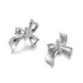 Elegante silberne Schleifen-Ohrstecker mit poliertem Finish und Perlendetail - Silberner Eleganter Dynamischer Stil (YSE009-12) / 18K-Gold
