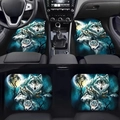 Dettaglio di tappetini universali per auto da 4 pezzi con design lupo della foresta e luna - Set Completo Anteriore E Posteriore / Design Branco di Lupi di Mezzanotte