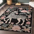 Tapis noir rectangulaire moderne avec motif zèbre et fleurs dans un salon de style élégant - Zèbre Noir Floral (A. Black) / 40x60cm