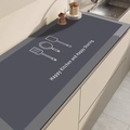 Tappetino da cucina assorbente grigio scuro con scritta Happy Kitchen su marmo - Posate Blu
