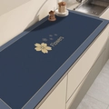 Tappetino cucina assorbente blu scuro con stampa floreale e bordo dorato - Motivo floreale blu