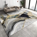 Vue détaillée d'un tapis moderne à motif marbre avec des textures fluides et dorées - Motif de Marbre 15