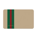 Dettaglio del tappeto da bagno assorbente con strisce verde-rosse e testo dorato - Piccolo / Marrone (Stile Gucci)