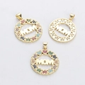 Ciondolo dorato Mom con pietre di zircone colorate a forma di cuore per la festa della mamma - Ciondolo Rotondo MOM Cavo Strass Multicolore (YJ016-16)