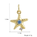 Vue détaillée du pendentif étoile de mer plaqué or 18k avec gemme bleue et dimensions - Étoile de Mer Perlée avec Gemme Bleue (17)