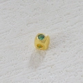 Detalle de la cuenta de cubo bañada en oro de 18k con piedra preciosa verde - Cubo Redondeado Diamante Verde Amarillo (13)