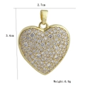 Dettaglio del ciondolo a cuore dorato con zirconi cubici, misure 3,4 cm per 2,7 cm - Stile Cuore con Zircone Trasparente