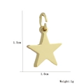Vista dettagliata di un mini ciondolo a stella dorata di 1,5 cm con dimensioni e peso - Stile Stella Oro