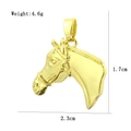 Vue détaillée d'un pendentif tête de cheval plaqué or 18k montrant les dimensions et détails - Style Relief Tête de Cheval (06)