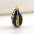 Detail van de donkerblauwe emaille eivormige hanger in Fabergé-stijl met goud en kristallen - Donkerblauwe Streep Stijl (06)