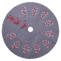 Graue Weihnachtsbaumdecke aus Filz mit weißem Stickdekor und roten Pompon-Beeren - 120cm / Grau