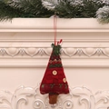 Gestrickter Weihnachtsbaum-Anhänger mit Karomuster und rustikalen Holzknöpfen - Gemusterter Weihnachtsbaum