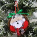 Weihnachtskranz-Anhänger mit weißem Plüschbär und grüner Schleife für den Tannenbaum - Bär-Stil