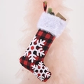 Calcetín de Navidad a cuadros rojos y negros con copos de nieve y borde de felpa - Estilo Copo de Nieve