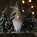 Gnomo navideño decorativo con gorro de lentejuelas doradas y barba blanca de piel sintética - Caqui